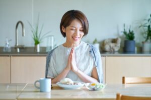 画像:「まだ食べたい」を防ぐ!満腹感を高める4つの食べ方習慣