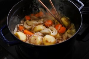 画像：煮物は「冷めるときに味が染みる」は本当？─ 科学的に正しい“味染み”の仕組みとコツ