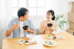 画像：旨味で満足感を高める。食後の「何か食べたい」を整える食事の工夫