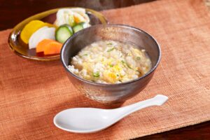 画像：夜遅く食べても太らない。消化と睡眠を守る食事のコツ